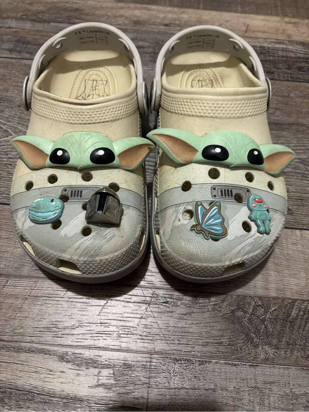 CROCS Kids Classic Clog with Baby Yoda Jibbitz - Cream and Light Green
